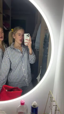 Fatass b1 and b2 #fyp #bananasinpyjamas 