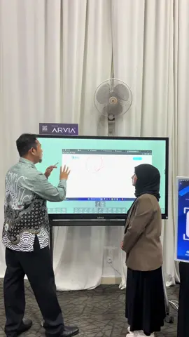 Hidup ni seperti roda. Adakala kita dihargai, adakala sales kita meletup, adakala kita disanjung.  usaha, tawakal dan Allah akan berikan yg terbaik. Tak minta jadi billionaire cukup la millionaire satu hari nnti. Boleh tolong parents, family dan org yg memerlukan tanpa rasa check m2u tinggal berapa eh baki bulan ni 😂. Amin 🤲✨