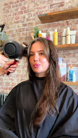 Layer refresh💇🏽‍♀️ #90slayers #hair #healthyhair #haircare #hairgoals #fringe #bangs #curtainbangs #hairtok #longhair #hairtransformation #layers 