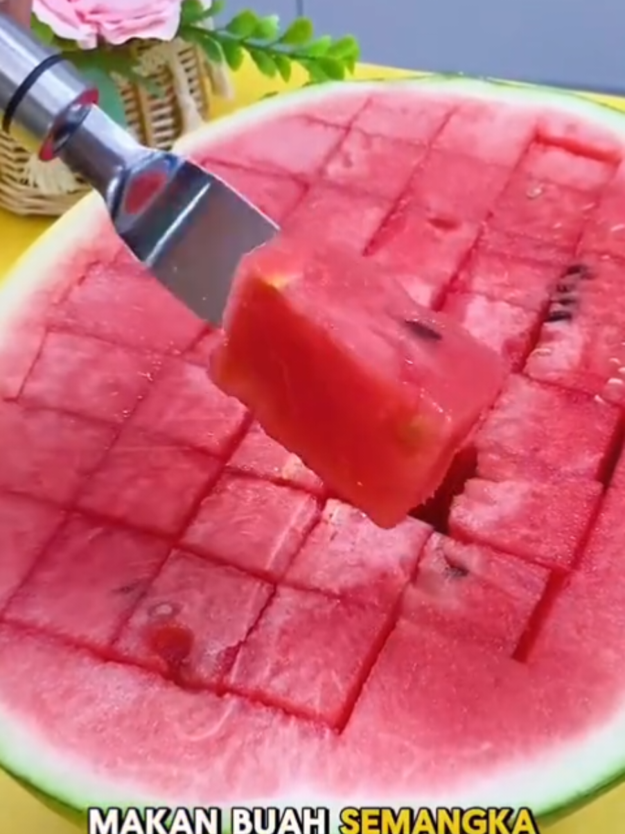 Garpu potong buah serbaguna stainless steel anti karat. #garpusemangka #sendoksemangka #alatpotongsemangka #pisaubuah #pisaupotongbuah