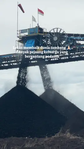 Lekas membaik 🙏🏻 . . . . . #kalimantantimur #slowdown #batubarakalimantan #batubaraanjlok #gandaalammakmur #kaubun_kutim #kaliorangkutaitimur #batubara #emashitam #coal #mining #indonesia #lautkalimantan 