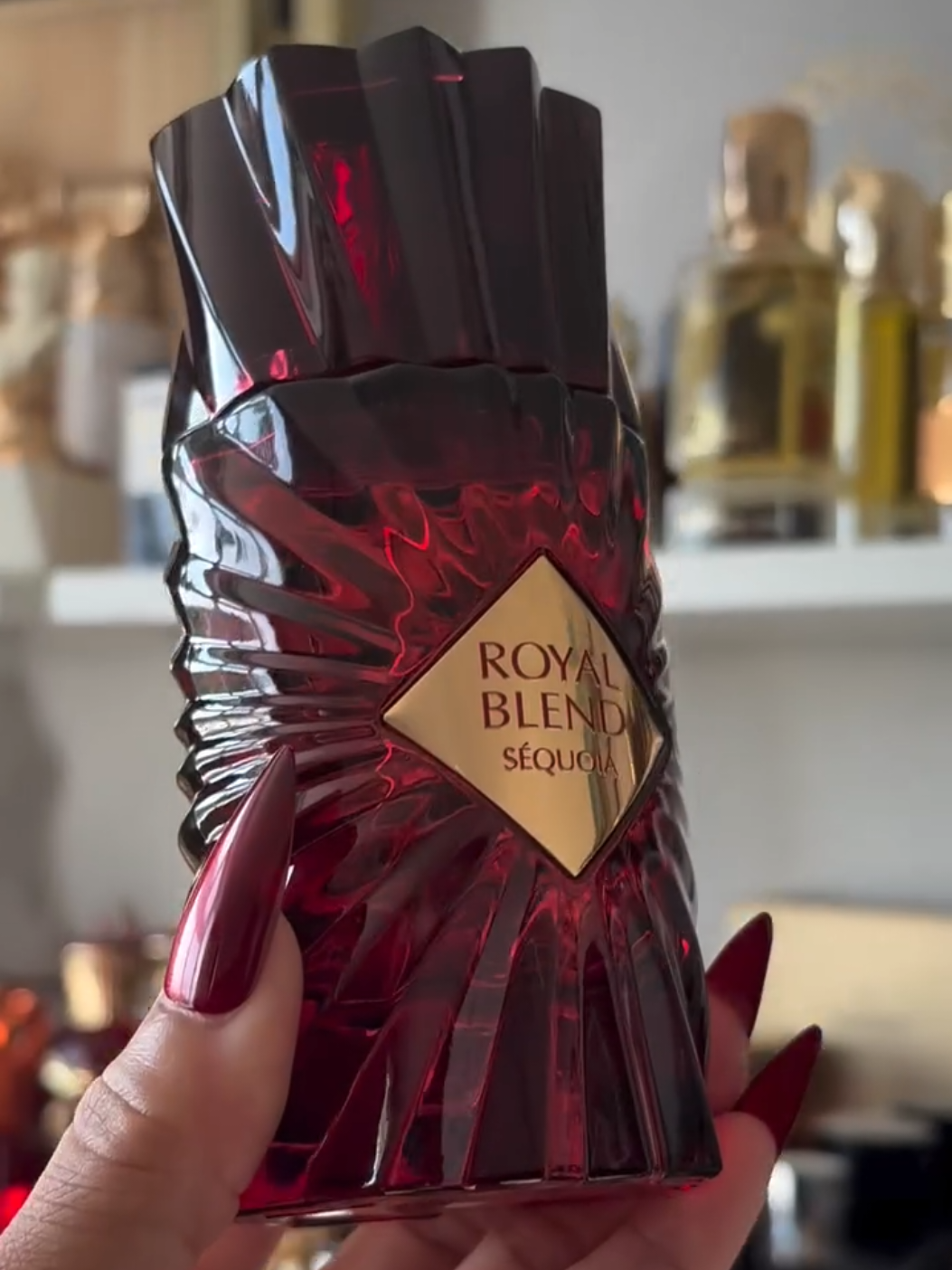 Inspired by Angel Share Paradis, Royal Blend Sequoia Extrait De Parfum offers a luxurious olfactory experience with its rich and sophisticated blend. With top notes of Cognac, Raspberry and Liqueur, it immediately captivates with its indulgent and lively aroma. This fragrance embodies elegance and opulence with a heart of Tonka Bean, Bulgarian Rose and Oakmoss, which gives depth and complexity. The base notes of Praline, Oak and Sandalwood offer a warm and enveloping base, leaving a lasting impression of refinement and charm.’  #royalblendsequoia #frenchavenueroyalblendsequoia 