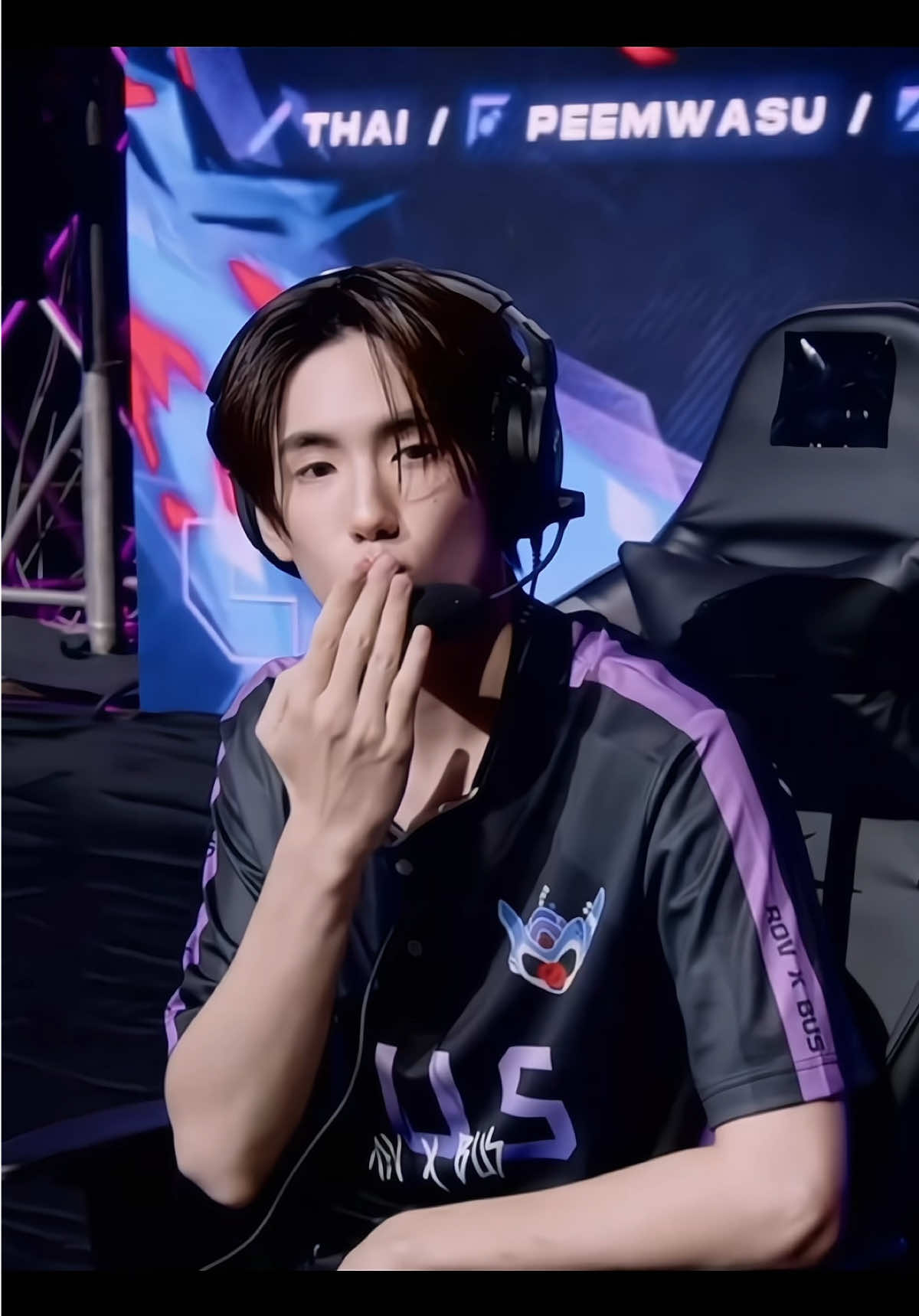 พี่เกมเมอร์สุดหล่อ 🎮  @phutatchai  #PHUTATCHAI #RoVxBUS 