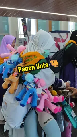 Panen unta demi anak, cucu dan keponakan 😀 #haji2025 #mekkahmadinah #xybca #funny #lucu #unta 