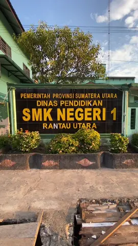 Sekolahanku dulu gess.. SMK NEGERI 1 Rantau Utara. jln ahmad yani rantauprapat labuhanbatu 👍 #semuaorang  #smknegeri1rantauutara #smeneg  #rantauprapat #labuhanbatu #sumut #SMKNEG1RANTAUUTARA 