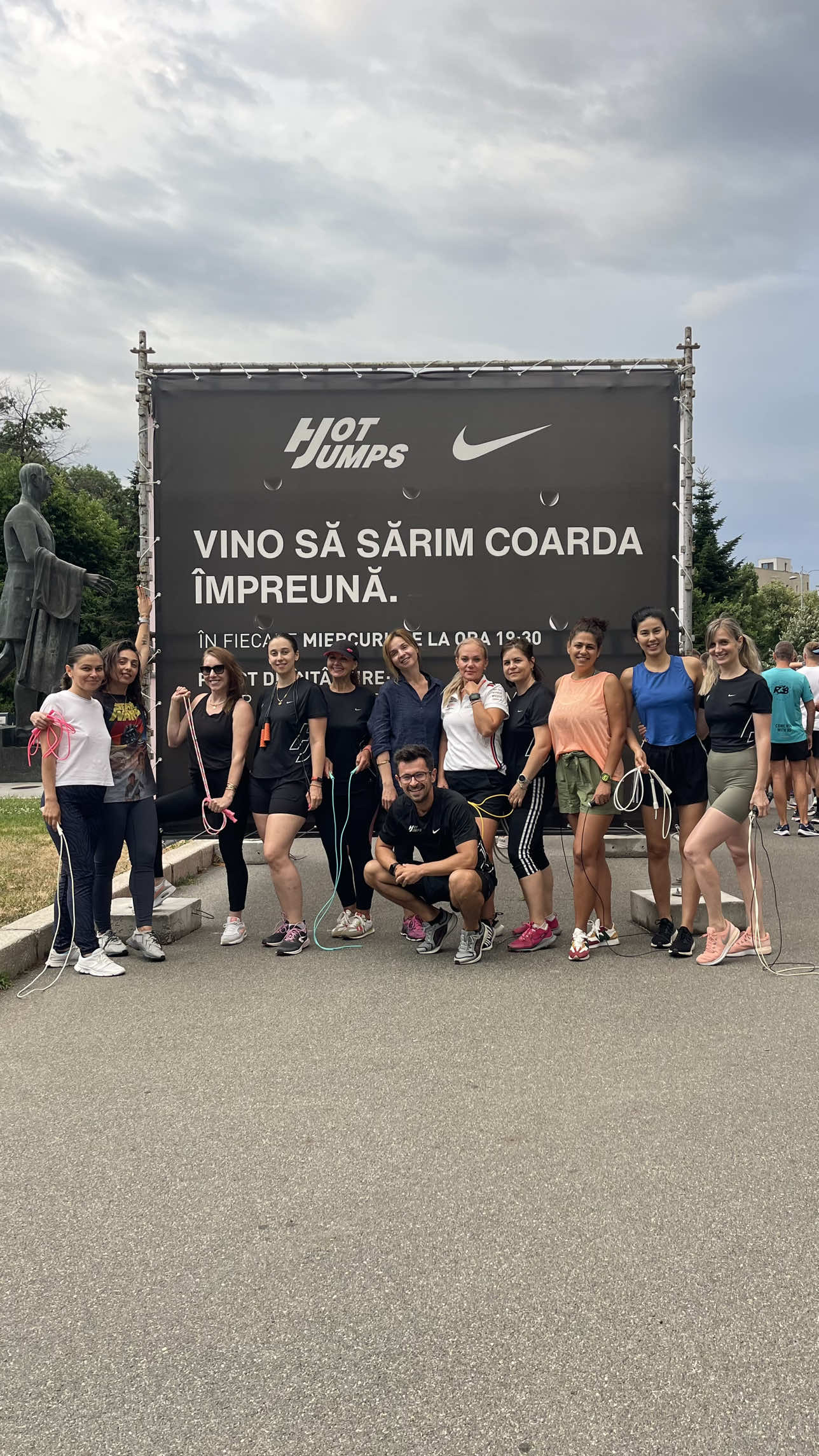 Dark clouds above and a storm ready to hit any minute, but we still showed up at our 26th jump rope meetup this year 😎 HOT JUMPS did not back down ❤️‍🔥 We jumped till the end, learned new moves and had an amazing time together. 🥳 ⛳️ So whether you’re a beginner or a pro, you’re always welcome to join us for fun, new tricks, awesome connections, and, of course, a great time together. 👉🏼 Next meetup: Wednesday, 19:15, Herăstrău Park. See you there! 🙌🏼  #jumprope #jumpingrope #skipping #community #jumpropemeetup #fitnessmotivation #goodvibes @HOT JUMPS @fatacoreeanca @Ionela Spinu @iuliana.state @Alexandra Maria 