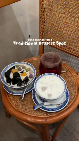 Another traditional dessert spot that slaps | 📍Jin Yu Man Tang Check out our IG/ Tele for more cafe reco! #cafesg #wheretoeatsg #foodiesg #sgtiktok #sgfyp #dessertsg #traditionaldesserts #chinatown 