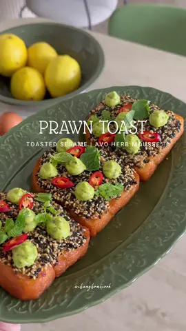Bánh mỳ nhân tôm hạt mè rang, sốt bơ + ngò tây+ lá mint🤭✨ Không phí một buổi chiều  #prawntoast#toaastie#homecook#tiktokcook#avocadoprawn#homekitchen#homecooking#sesameprawntoast 