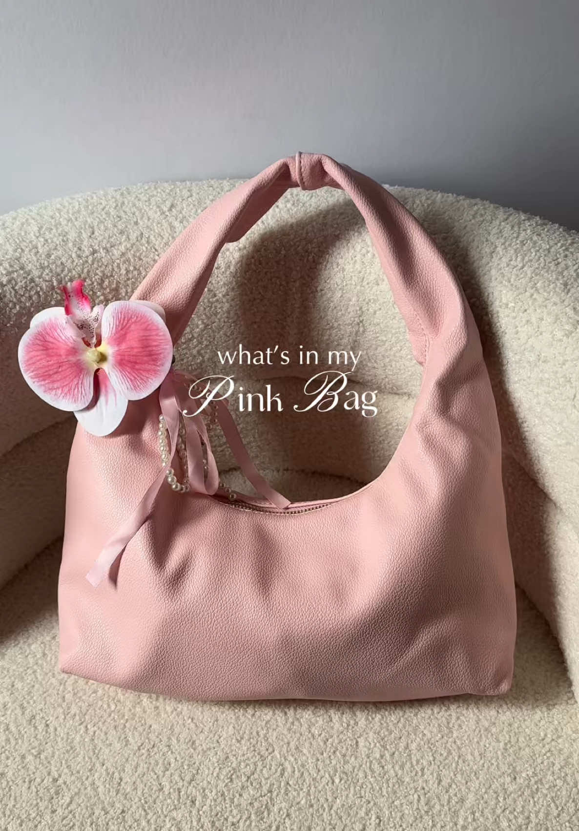 Replying to @Umaru ⋆୨୧˚ what’s in my pink hobo bag 💕✨🌸 #bag #hobobag #softleatherbag #handbag #shoulderbag #womensbag #leatherbag #trendybag #OOTD #bagrecos