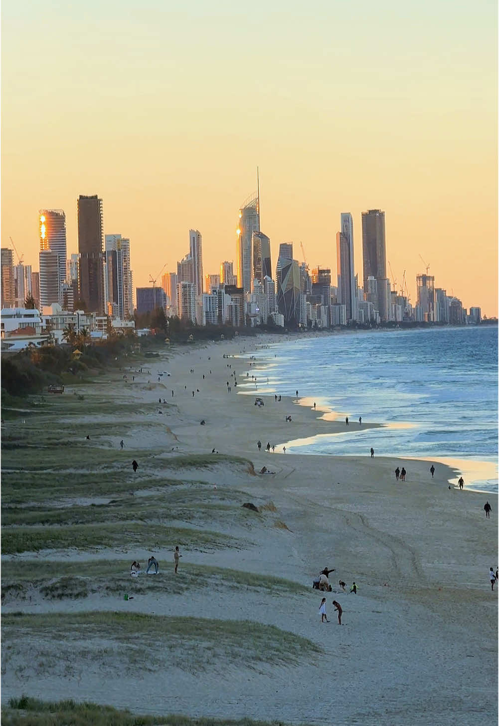 Less stress, more sunsets 🧡🌞🫶🏽  #goldenhour #goldcoast #goldcoastaustralia #sunsetvibes #sunsetmagic #sunsetbeach #burleighheads #burleigh #surfersparadise #cityview #coastallife #goldcoastvibess #slowliving #beachy #naturetherapy #saturday #weekend #noplans #fyp #viral #trending #austok 