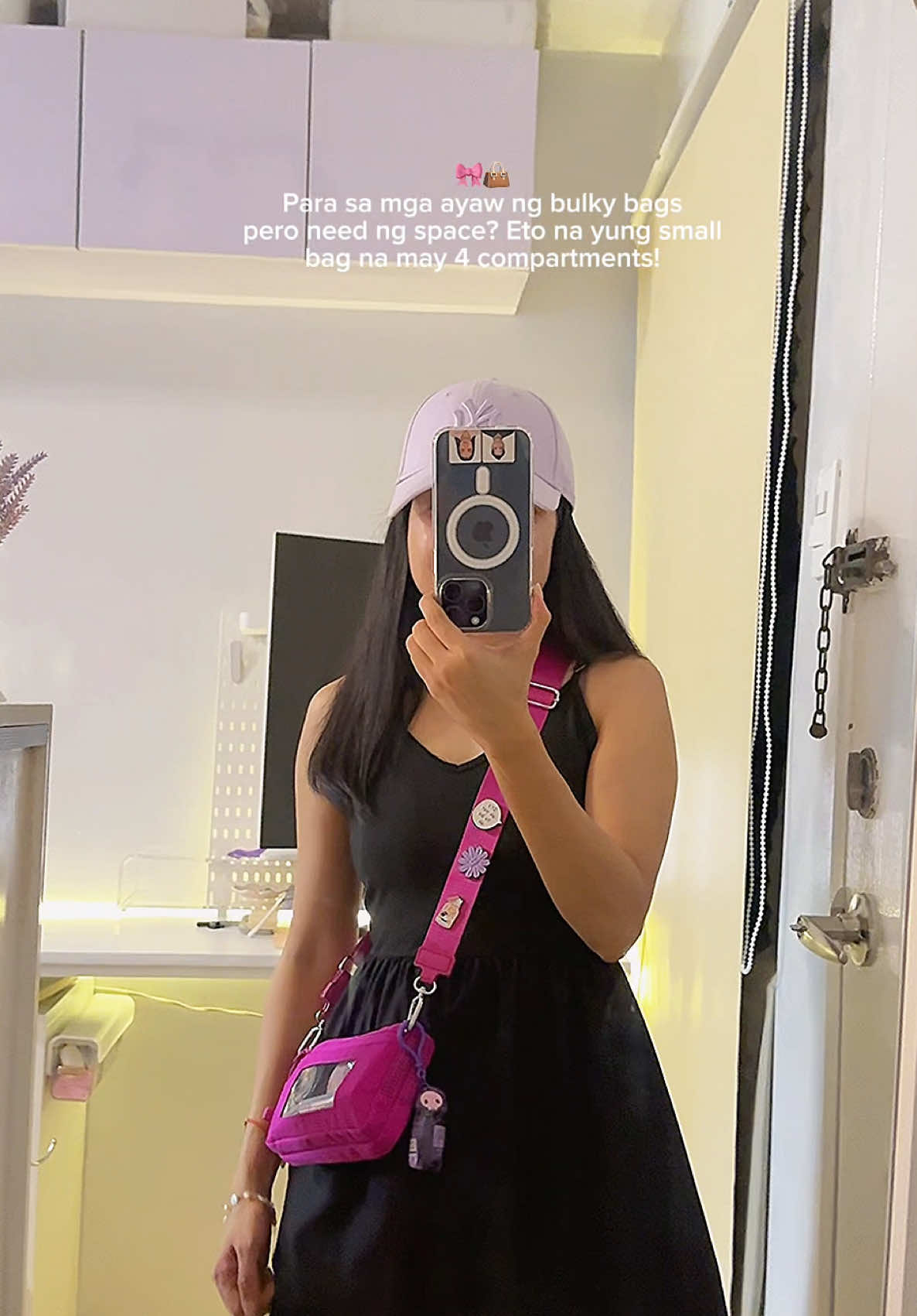 Wristlet sling bag with 4 compartments! Perfect small bag for travel and events #wristlet #smallbag #slingbag 