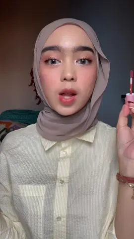 mending samaan, daripada nyesel @DAZZLE ME INDONESIA 🫵🏻  #reviewlips #makeuptutorial 