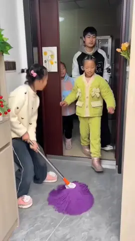 Shoe cover machine household automatic foot stepping disposable shoe cover machine shoe cover box new automatic shoe cover machine intelligent shoe film machine