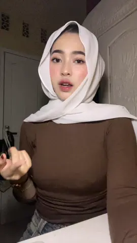 Jam nya satu set sama gelangnya lucuuuu