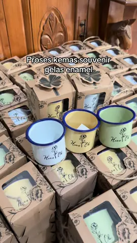 Ide souvenir gelas enamel Simple & aesthetic ☺️❤️❤️ #souvenir #souvenirpernikahan #souvenirnikah #souvenirmurah #wedding #fyp #viral #fypviral #fypdongggggggg 