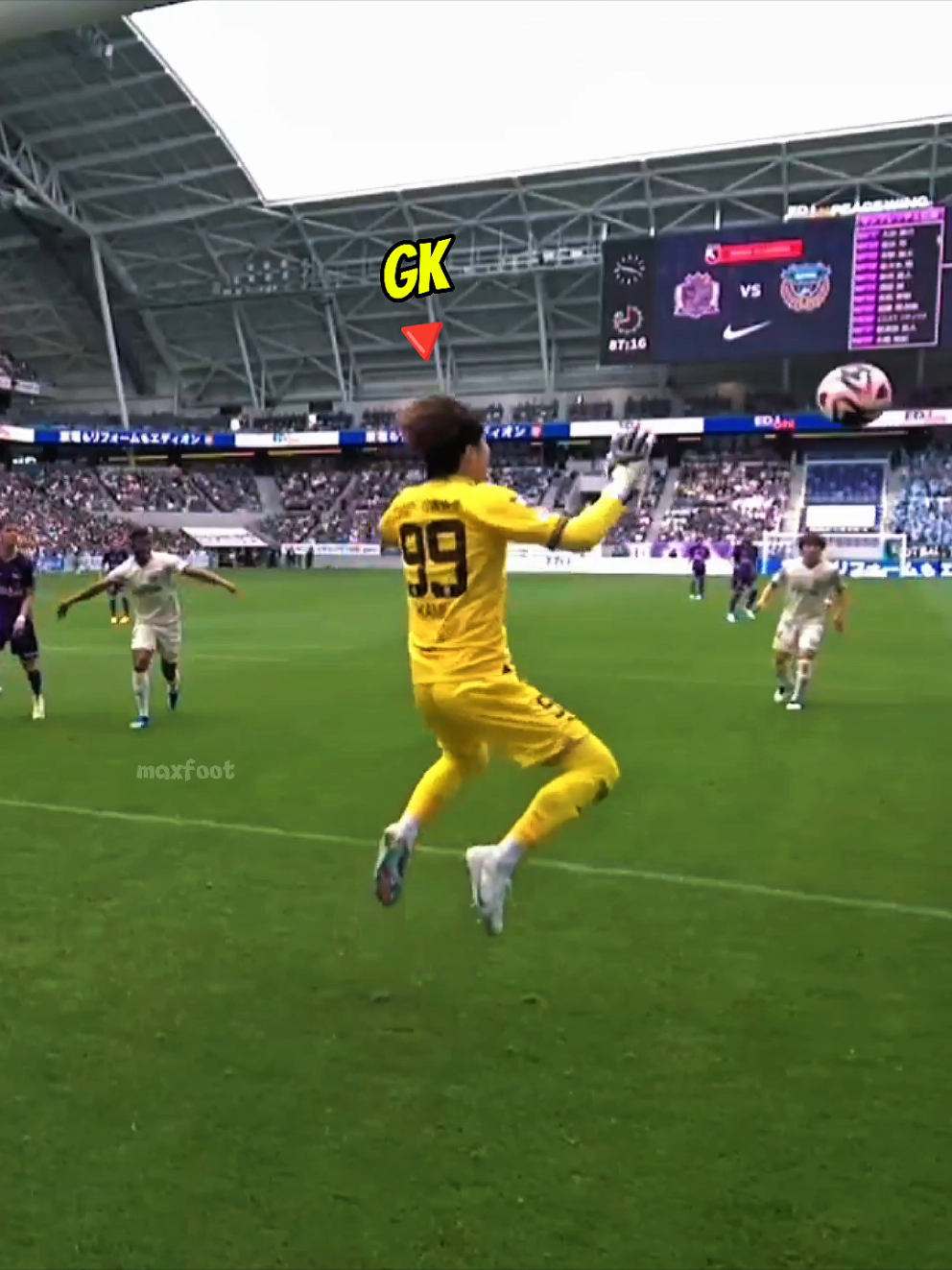 When the goalkeeper puts on a show 👉PART 11 #footballedit #goalkeepers #sports 