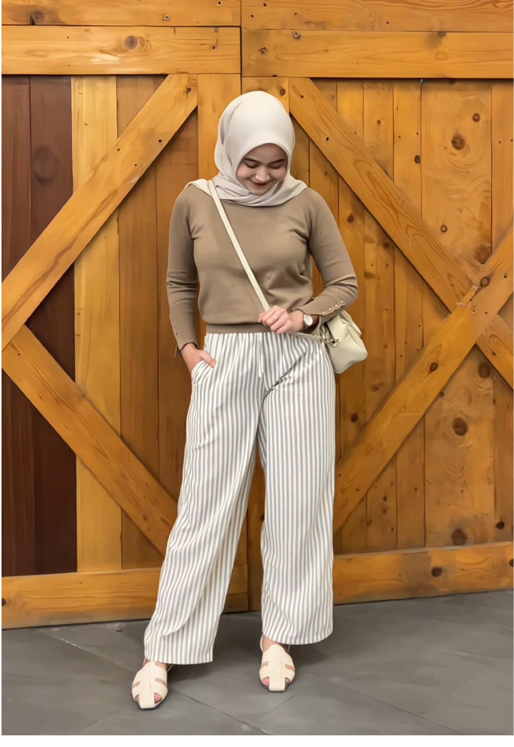 celananya bikin salfok muluuu🫶