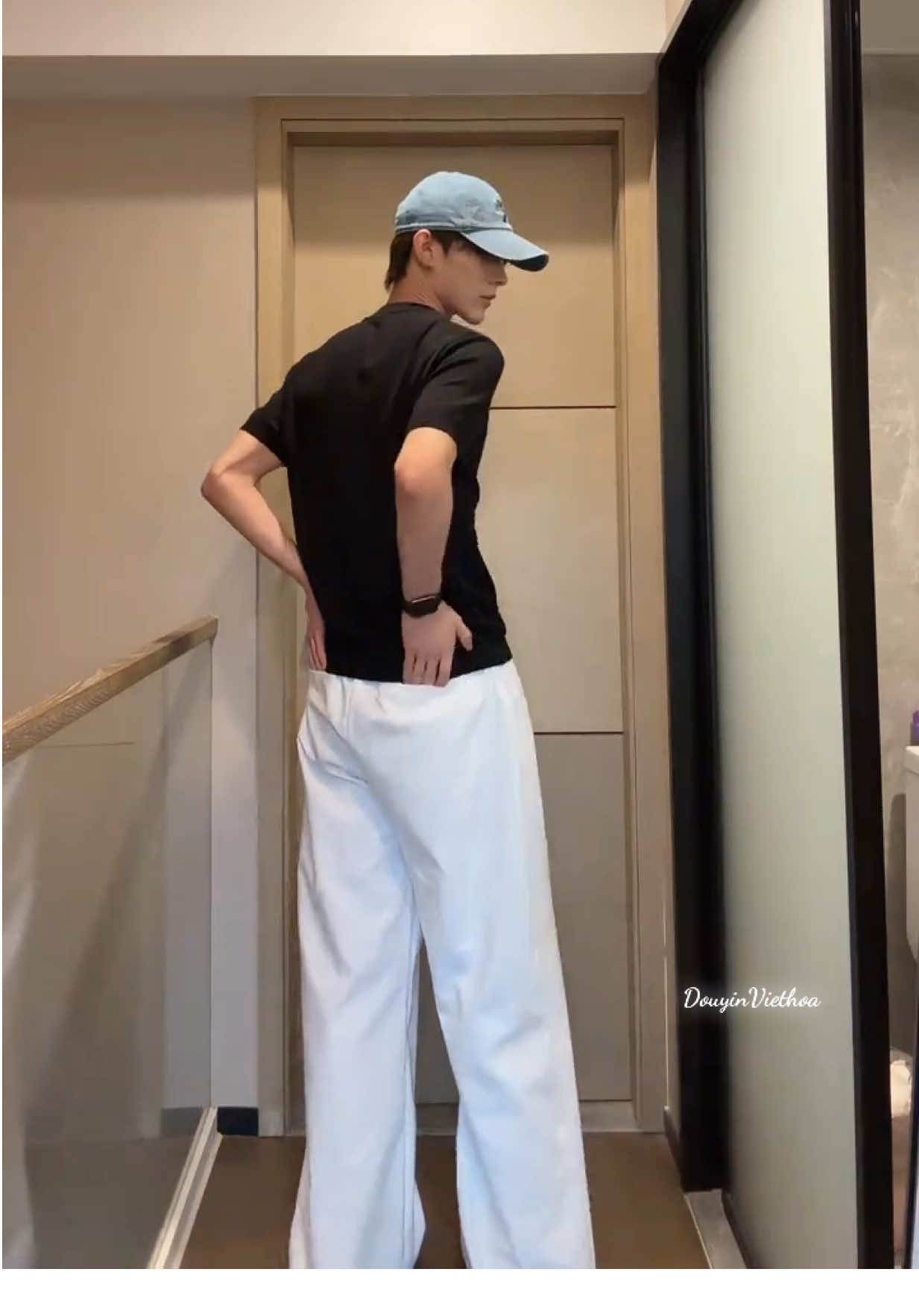 Thần thái hơn hẳn. Cách soái ca mỗi bộ quần áo #phoidonam #xh #outfit 