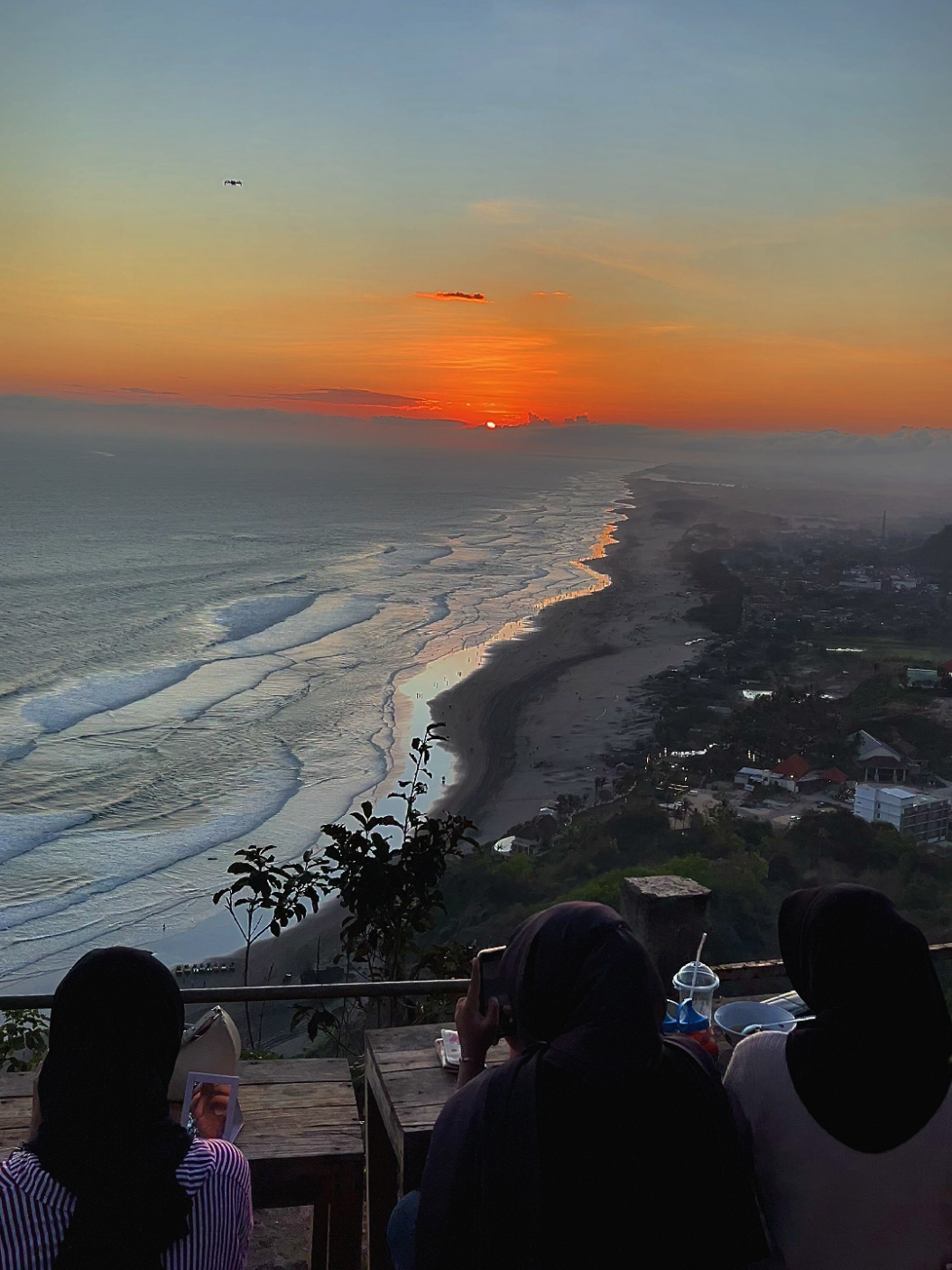 Nyoree 🤙🏽 #fypシ゚ #xyzbca #masukberanda #sunset #bukitshoka #pantai #parangtritis #jogja 