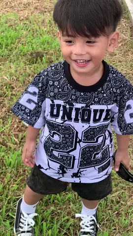 GANDA NG TSHIRT NYA NO? BILAN MONA ANAK MO🖤 #tshirt #oversizedshirt #tshirtforkids #OOTD #ootdforkids #fitcheck #kidswear #budolfinds 