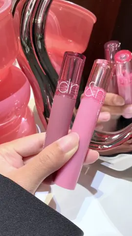 Son Bóng Cho Môi Căng Mọng, Mềm Mịn Romand Glasting Color Gloss 4g. #son #romand #tint #bong #gloss #lipstick 