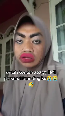 segala trend wajib dicoba sampe ketemu personal branding aku itu apa 🤣🤣 entah ciri khas ku itu pake kerudung itu2 aja atau  public speaking kamera nya yg ga bisa diem atau pelositi yg kaku🤣🤣🤣🤣 tapi kalo di kehidupan nyata personal branding ku itu agak cuek dan jutek( judes menurut aku pribadi dan segerombolan temenku)🤣 
