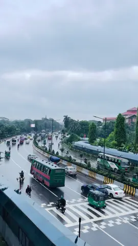 ঢাকা বিমানবন্দর সড়কের হোটেল রেডিসনের সামনে এই অংশটা কতটা অসাধারণ দেখুন। #DhakaBangladesh #rain #naturelovers #srstory #foryou #foryoupage 