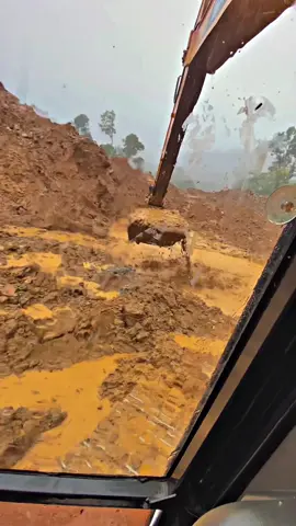 #fyp #excavator #opratormuda #tambang #cumahelper #kulitambang #hujan 