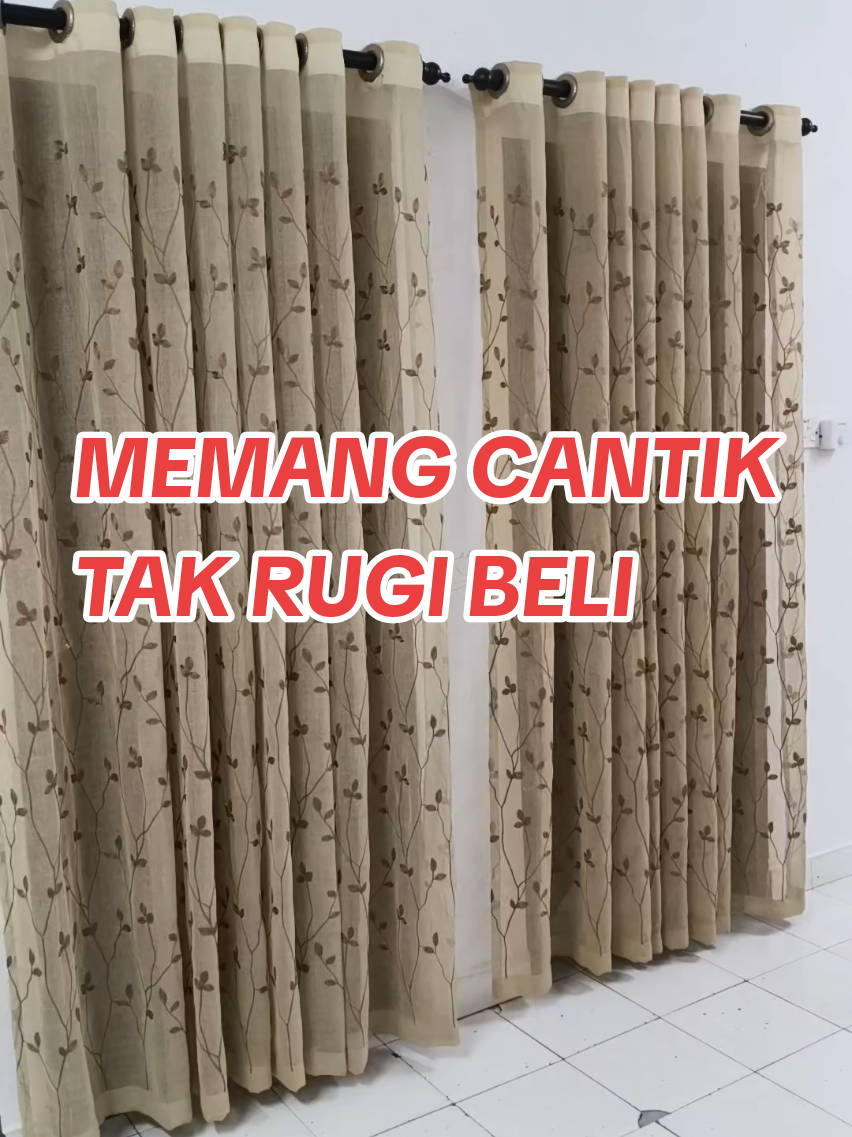 Replying to @mama.fakhrul86 Memang cantik, tak rugi beli utk perhiasan dalam rumah. Material dia kasar sikit. Tak mudah koyak. Tapi beralun bila kena tutup angin. Lembut #fyp #langsirmurahdancantik 