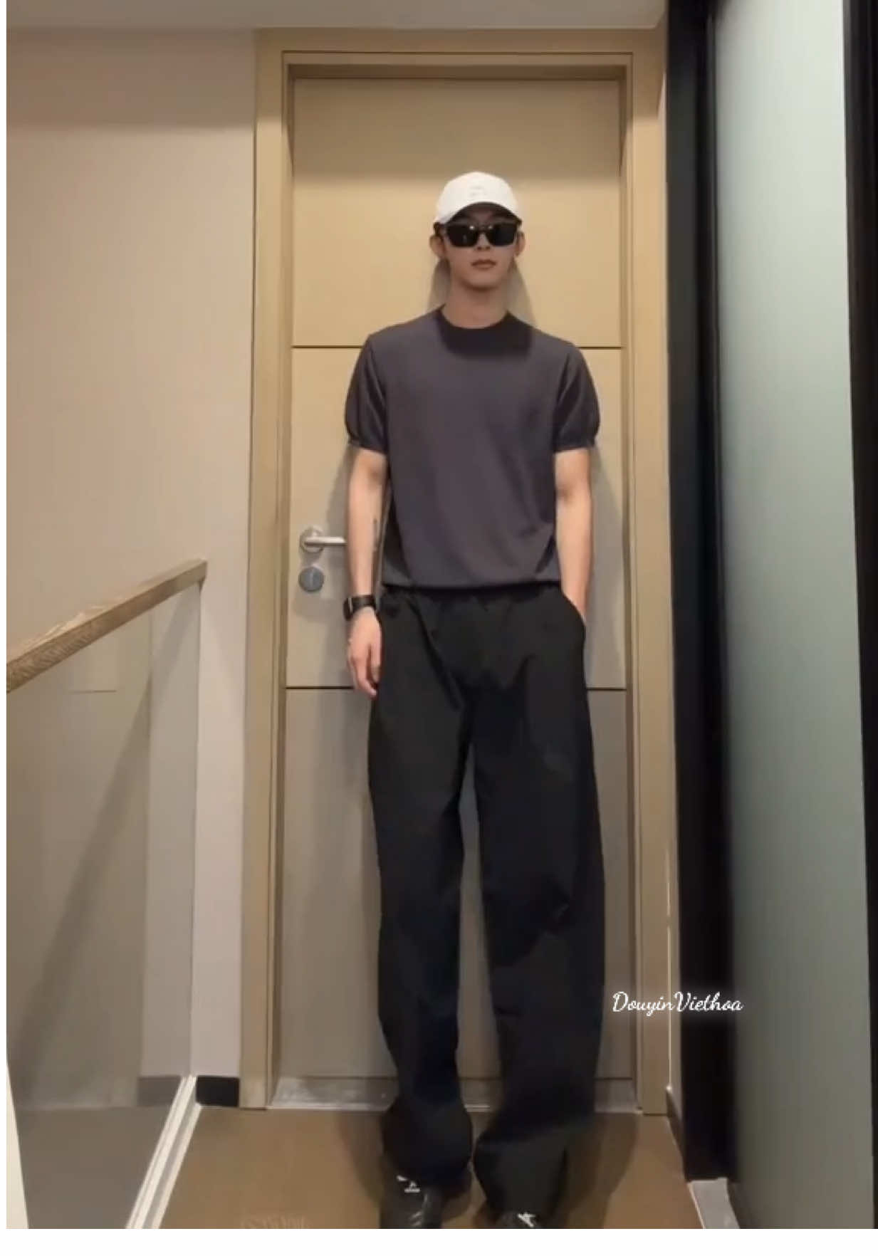 Polo dệt kim vừa thoải mái vừa lên dáng rất chuẩn, ông nào thích trẻ trung thì sắm 1 em trog giỏ hàng #xh #phoidonam #outfit 