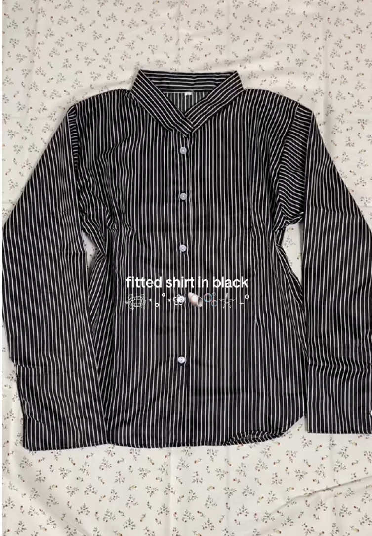 kemeja stripe emang ga pernah gagal🫶🏻 #kemejawanita #kemejasalur #kemejawispie #kemejaslimfit #kemejafitbody #fypgakni 