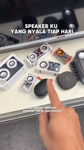Salah satu Koleksi speaker bluetooth portable ku yang nyala setiap hari. kalau biasanya speaker bluetooth cuma buat musikan, yg ini ada jam digital dan alarm nya juga. #speakerbluetooth #speakerbluetoothfullbass #speakerportable #speakerbass #speakermurah 
