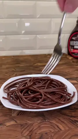 Nutella noodles hack 🍫🍝 – A fun twist where sweet noodles meet creamy Nutella for a quick, quirky dessert treat! 😋✨ #AAALASPARATUCURRO #nutella #noob #chocolate #syringe #trending #foryou #100kviews #viralvideo #shorts #satisfying 