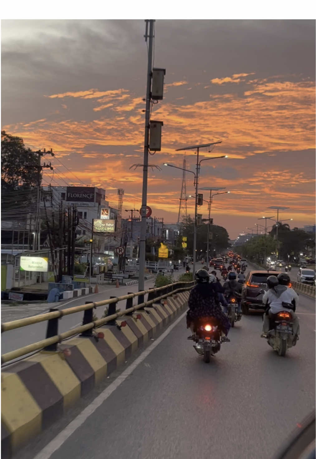 Banjarmasin dengan sunset cantiknya💗✨ #fypage #sunset #sunsetvibes #banjarmasin 