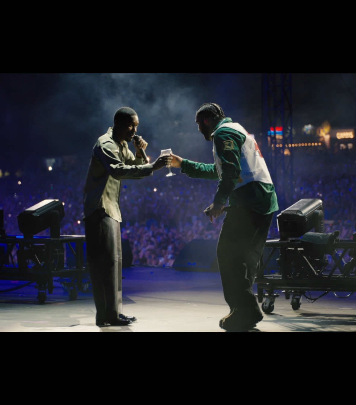 a WHOLE vibe 🥹🍷  @GIVĒON  @Rockstar Energy UK #20YEARSOFWIRELESS #wirelessfestival #wireless2025 #performance #drake #guest 