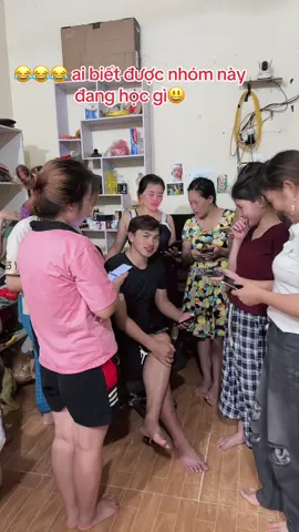 Ai biết nhóm này đang học gì😂😂