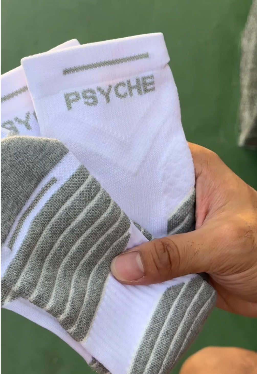 May kita pa ba sila dyan? 115 pesos? Buy 1 take 1?🤯 @psychesports.ph1 #psychesports #socks #basketball #ezbasket #psychesocks 