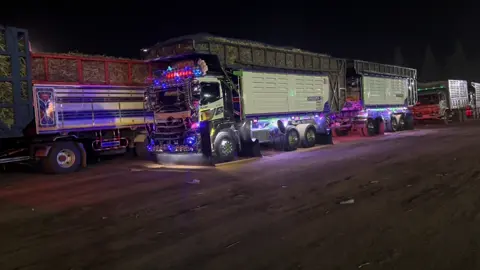 แสงสีมาครบขาดแต่เสียง ปีนี้นู๋เล็กขอเสียงแด่เด้อลูกพี่🤣🤣🤣🤣#เสี่ยเอกเจ้บุ๋มสิบล้อหลังเขา #สิบล้อหลังเขา⛰️⛰️ #อ้อยด่วนครบุรี🎋🚛💨 