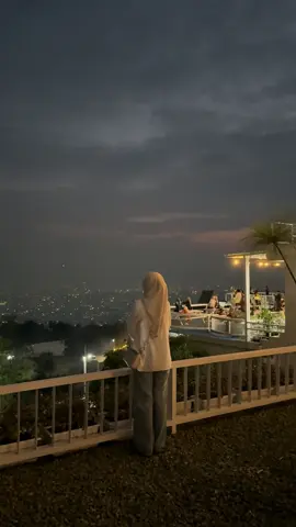 Night view di nempoe cafe bandung ✨citylight nya syahdu pisan euy🤩🫶 #nightview #nempocafe #cafebandung #cafemurah #nempobandung #placetogo #placetogobandung #view 