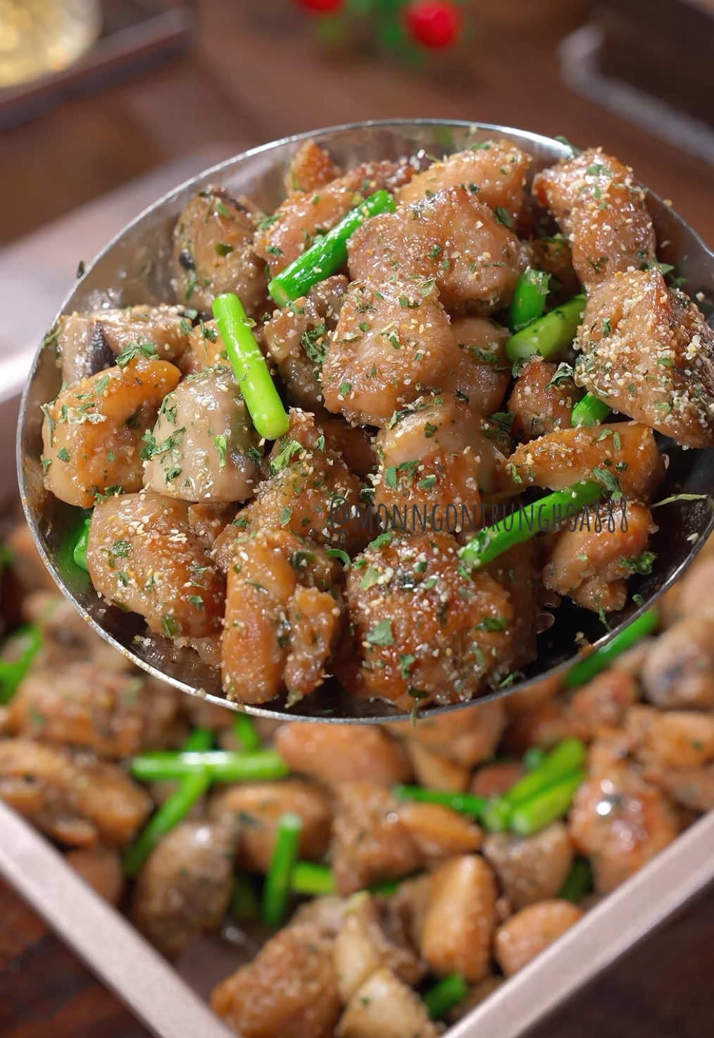 Hãy xem kỹ đừng lướt qua, đây là món con nhà tôi cực kỳ yêu thích. Mỗi cuối tuần về là nó lại đòi ăn món đùi gà nấm này, bảo ngon hơn cả nhà hàng lớn - thơm phức, đậm đà mà cách làm lại siêu đơn giản. #ngon  #amthuctrungquoc #ẩmthựctrungquốc #ẩm_thực_trung_quốc #ẩmthựctrunghoa #móntrungquốc #ẩmthựctạinhà #mónngontrungquốc #mónngonmỗingày #mónngonmổingày #monngontrungquoc #monngontrunghoa #amthuc #monngon #anthuctiktok #monngontiktok #monngonvietnam #amthucvietnam #amthuctuxuyen #doan #đồăn #đồănngon #mónngon #mónngontạinhà #mónngontrungquoc #nhàhàng #giavị #họcnấuăn #họcnấuăntheotiktok #họcnấuănngonmõingày #họcnấuănthôi #nấuăn #đầubếp #ăn #ngon #súp #nhàhàng #ăn #uống#đầubếp #nấuănởnhà #thuốcbổ #bổ #sắcđẹp #khỏemạnh #khỏe #nấm #súpnấm #ănkiêng #đồănngon #ngườibán #vitamin #làmtrắng #muasắm #mua #bữatối #bữatrưavuivẻ #nấuăn #họcnấuăntheotiktok #họcnấuăn #chợ #nộitrợ #dinhdưỡng #nghiệnmuasắm #sànhăn #ẩmthực #thíchănuống #thíchăn #ngườihoa #thựcphẩm #giavị #thựcphẩm #sứckhỏe #khỏe #tốt #đẹp #nhàăn #anvat #anvattrungquoc #họcnấuăn #họcnấuăntheotiktok #họcnấuănngonmõingày #họcnấuănthôi #nấuăn #đầubếp #ăn#súp #nhàhàng#uống#đầubếp #nấuănởnhà #thuốcbổ #bổ #sắcđẹp #khỏemạnh #khỏe #ănkiêng #đồănngon #ngườibán #làmtrắng #muasắm #mua #bữatối #bữatrưavuivẻ #nấuăn#nộitrợ#muataitiktok #muataitiktokshop #muasamcungtiktok #muasamtaitiktokshop #muasamonilne #nghiệnmuasắms #muasắmcùngtiktokshop #muối #tiêu#mónngonmỗingày #nauancungtiktok #LearnOnTikTok#monngon#nauan#mónngon#tapnaumonngon #monngon #amthuc #anngon #