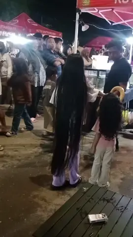 @Kutai Kartanagara Street..  #hair #longhair #rapunzel #rapunzelindonesia #rapunzelpapa #AsP #fyp #fypシ゚viral #fyppppppppppppppppppppppp 