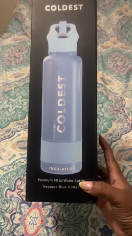 My first 40 oz sports bottle so pretty. Love it 🫶🏾