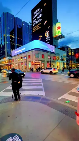 #canada_life🇨🇦 #travelcanada #Summer #travel #fypシ゚ #downtowntoronto🇨🇦 #cntower #yongedundassquare #kingstreet #harbourfronttoronto 