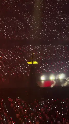 Just Jin in the centre with the perfect synchronisation of army bombs is on another level ~ Run Seokjin Ep.Tour Osaka #kimseokjin #seokjin #jin 