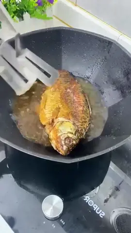 Kẹp inox đa năng: kẹp chiên rán, đảo thức ăn dễ dàng ! Chất liệu inox cao cấp , bền đẹp, an toàn cho sức khỏe. Giúp bạn chế biến món ăn ngon lành #kepthucpham #kepchiendo #kepinoxgapnong #kepinoxchienca 