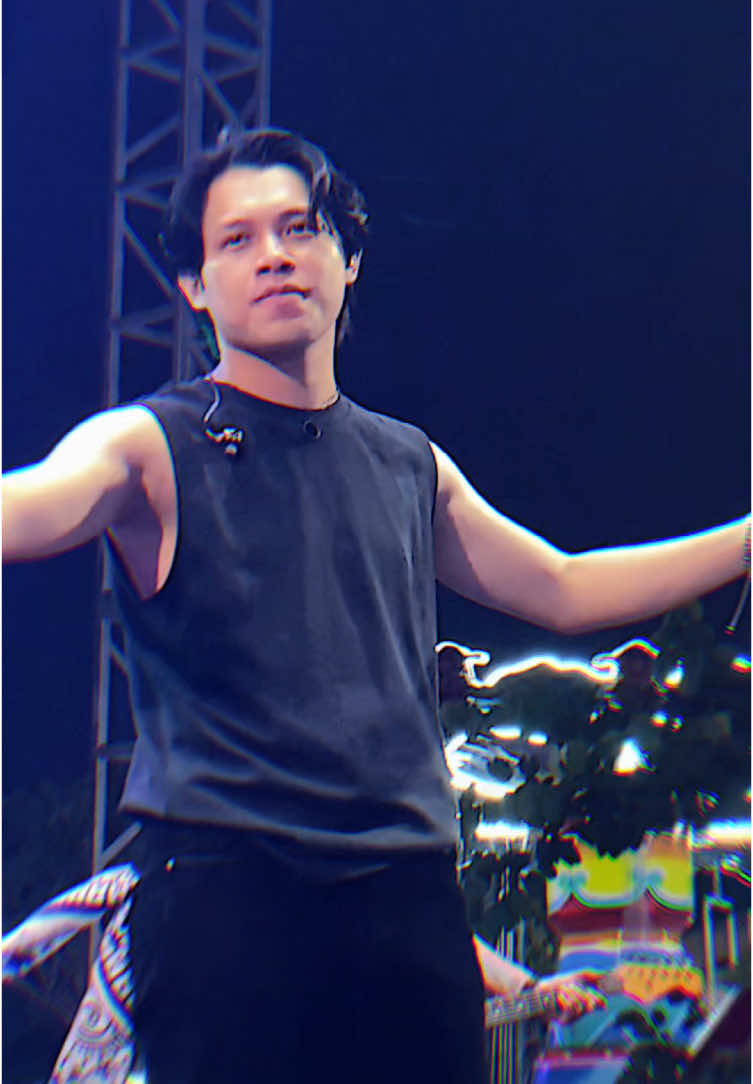 Kalo abang@Rony Parulian udah buka jaket tandanya apa??❤️‍🔥#CapCut#ronyparulianindonesianidol #ronyparulian #summareconmallbekasi #fyp #trendingvideo #likes 