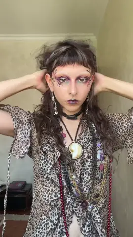 🪲 #fyp #foryoupage #rec #recommendations #makeup #makeupcheck #makeupoftheday #hippie #hippieoutfit #hippiestyle #boho #hippiemakeup #makeupinspo #inspo #makeupideas #idea #OOTD #outfitoftheday 