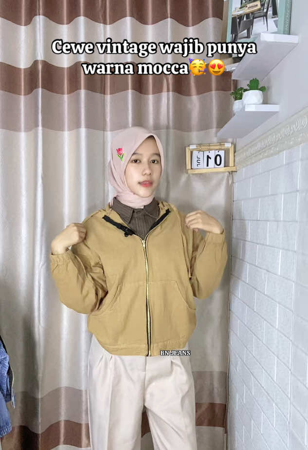 Warna mocca bikin kulit keliatan lebih cerahh 😍 #jaketjeans #jaketzipper #jaketmurah 