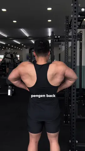 banyak yang nanya gimana cara ngelatih back biar bisa lebar & tebel, tapi cara latihannya masih banyak yang kurang tepat yang akibat nya back nya malah susah berkembang🧐 semoga video ini bisa sedikit membantu para pemula di gym yang masih belum tau harus mulai gimana, semangat guys💪🏻 #bodybuilding #gym #gymtips #fitnesstips #GymLife 