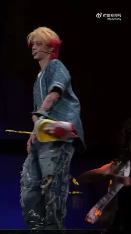 ¡Football Gang! ¡Escuchen a LuHan! 💛 Cr. MayDai5y #Luhan #Lufan #LuhanAsiaTour2025 #china #artist #deer #鹿晗 #鹿晗luhan #루한 #singer #actor #model #fyp #foryoupage #chinese #chineseboy #cpop 